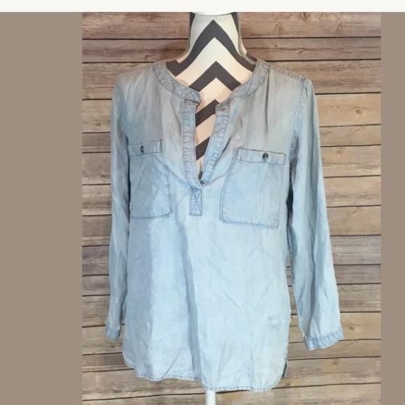 Cloth and Stone Tops - Cloth and Stone Blue Chambray Top Size Medium